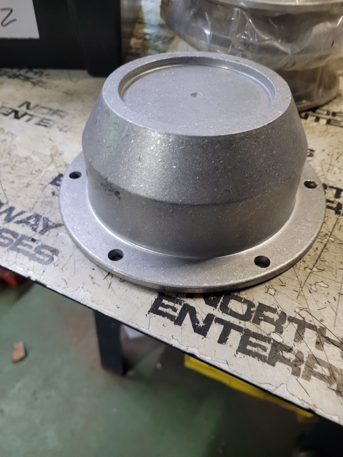 HWQ-195-4 HUBCAP 3-1560-038