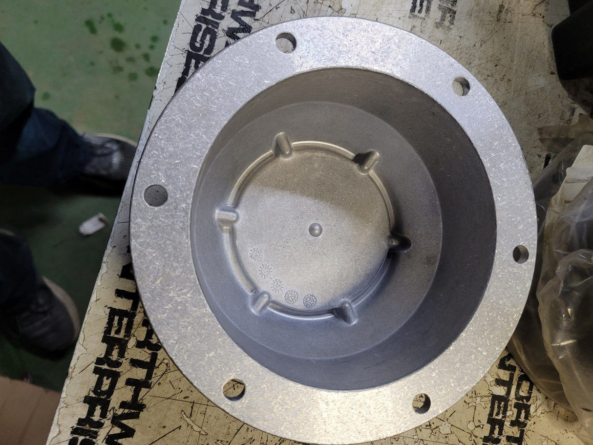 HWQ-195-4 HUBCAP 3-1560-038