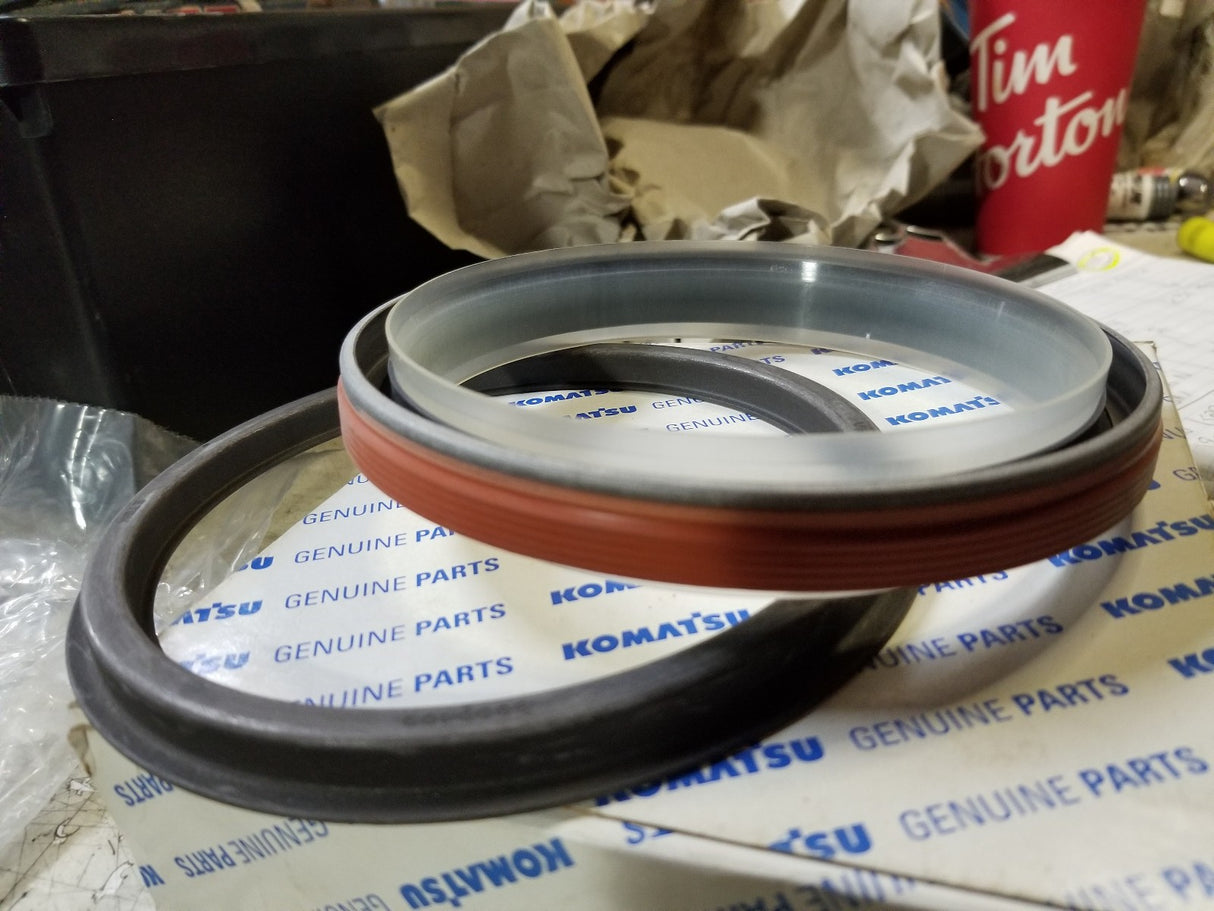 6736-21-4220 KOMATSU GENUINE PART OIL SEAL