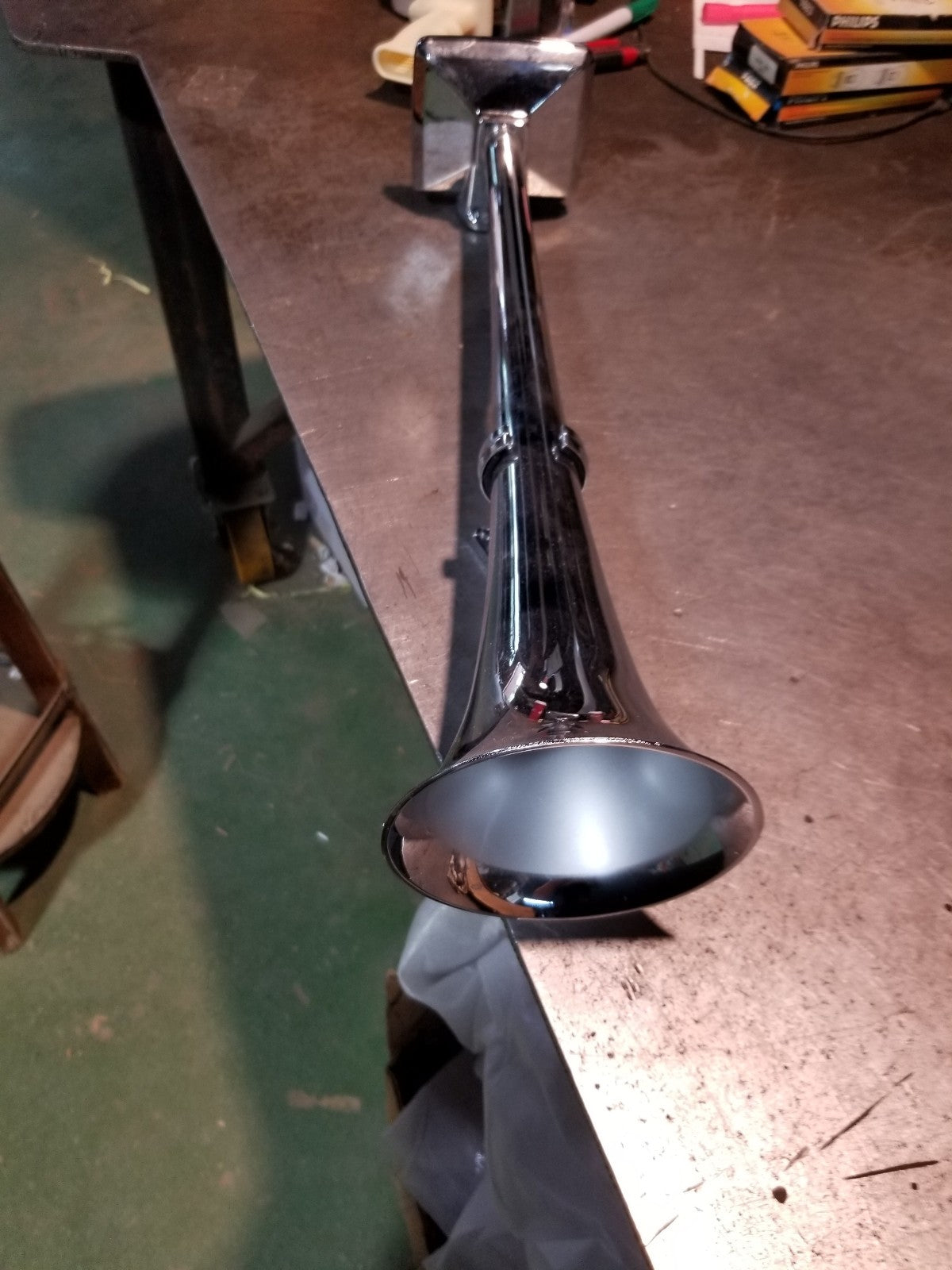 22? Chrome Zinc Round Bell Horn H00855 HADLEY