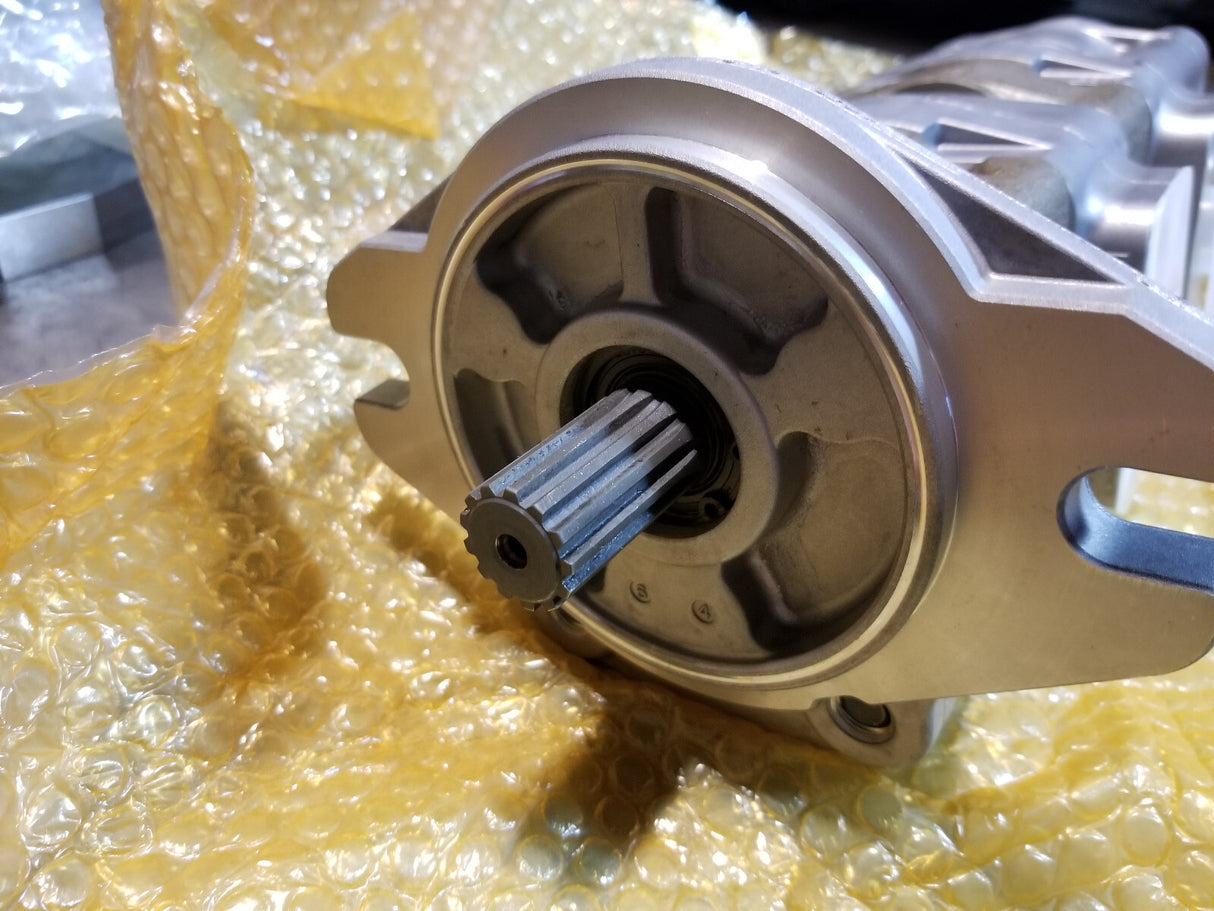 V0611-62510 OEM KUBOTA High-Flow Tandem Hydraulic Pump Fits Kubota SVL90-2C