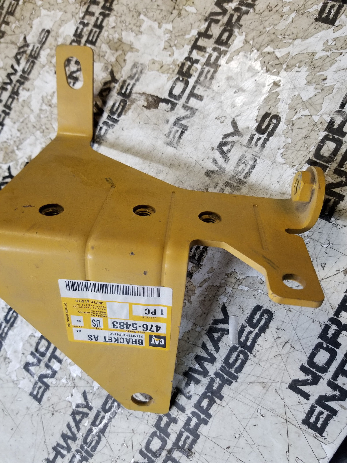 CATERPILLAR 476-5483 OIL LEVEL GAUGE BRACKET 4765483