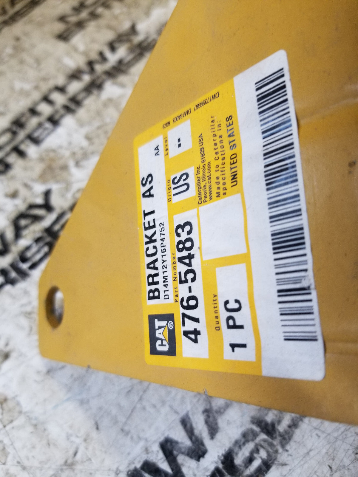 CATERPILLAR 476-5483 OIL LEVEL GAUGE BRACKET 4765483