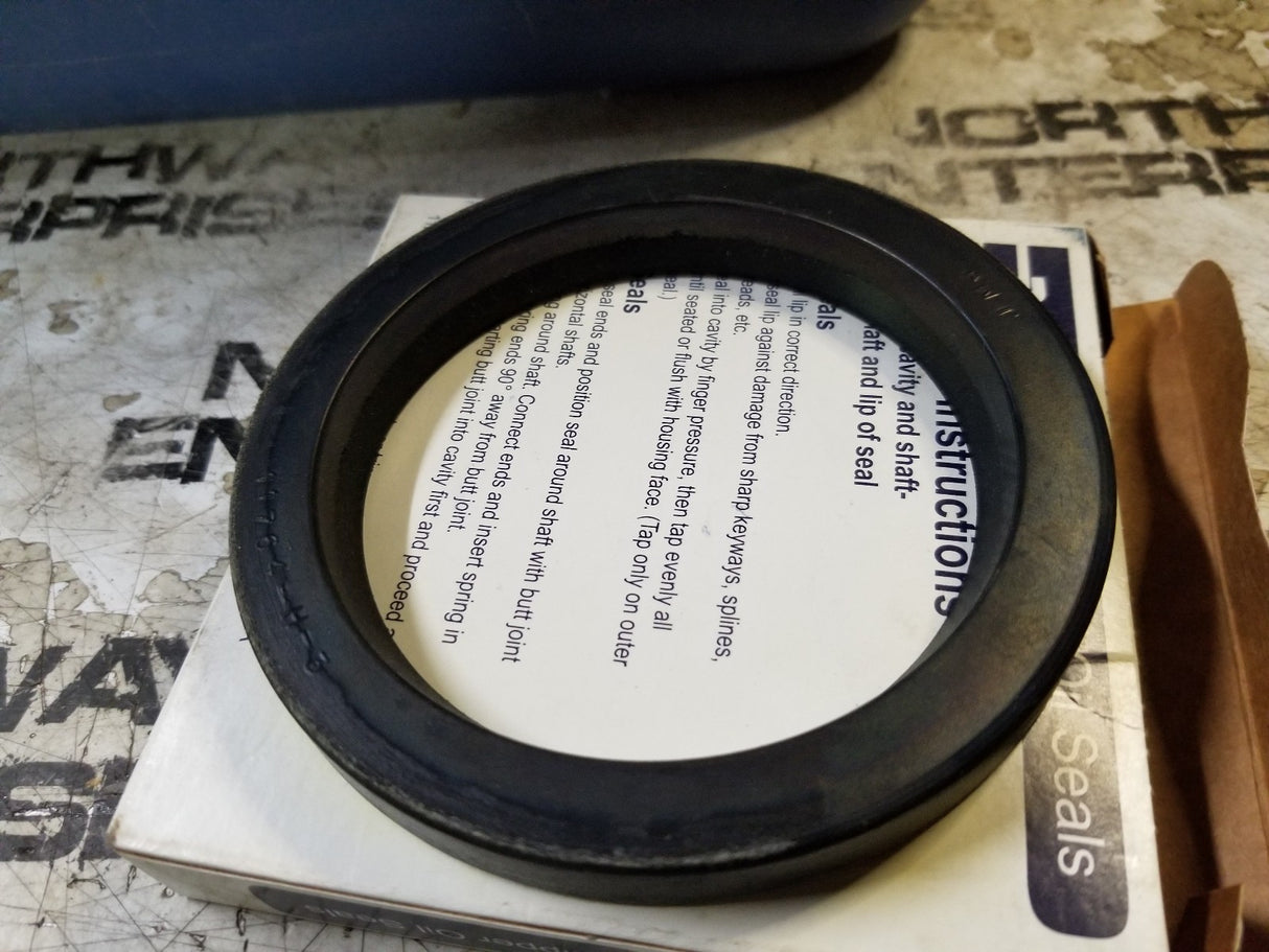 Parker 11764 H1L5 Clipper Oil Seal 3-1/2" Shaft Dia; 4-1/2" Housing Bore; 1/2"