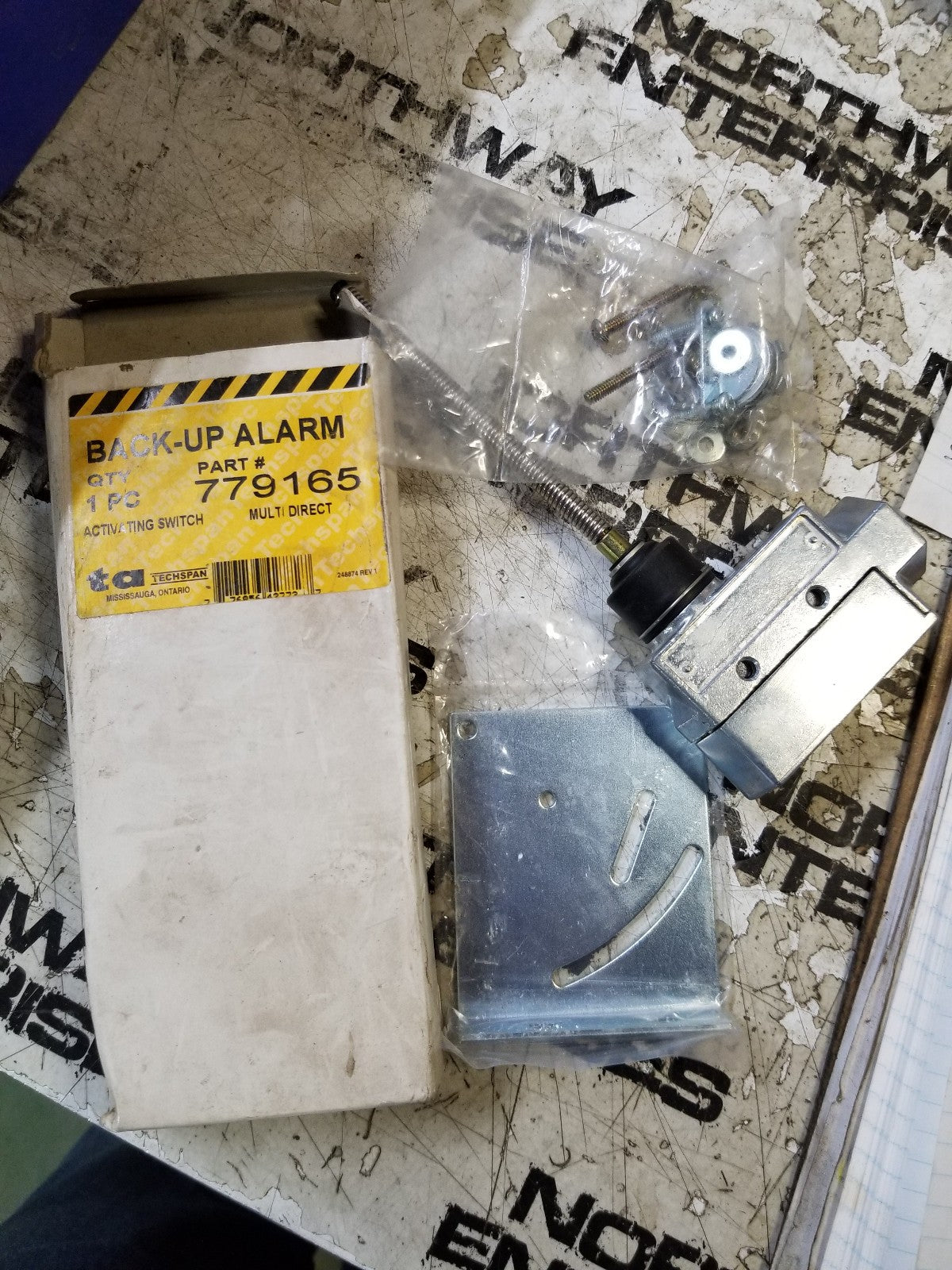 779165 BACKUP ALARM ACTIVATING SWITCH