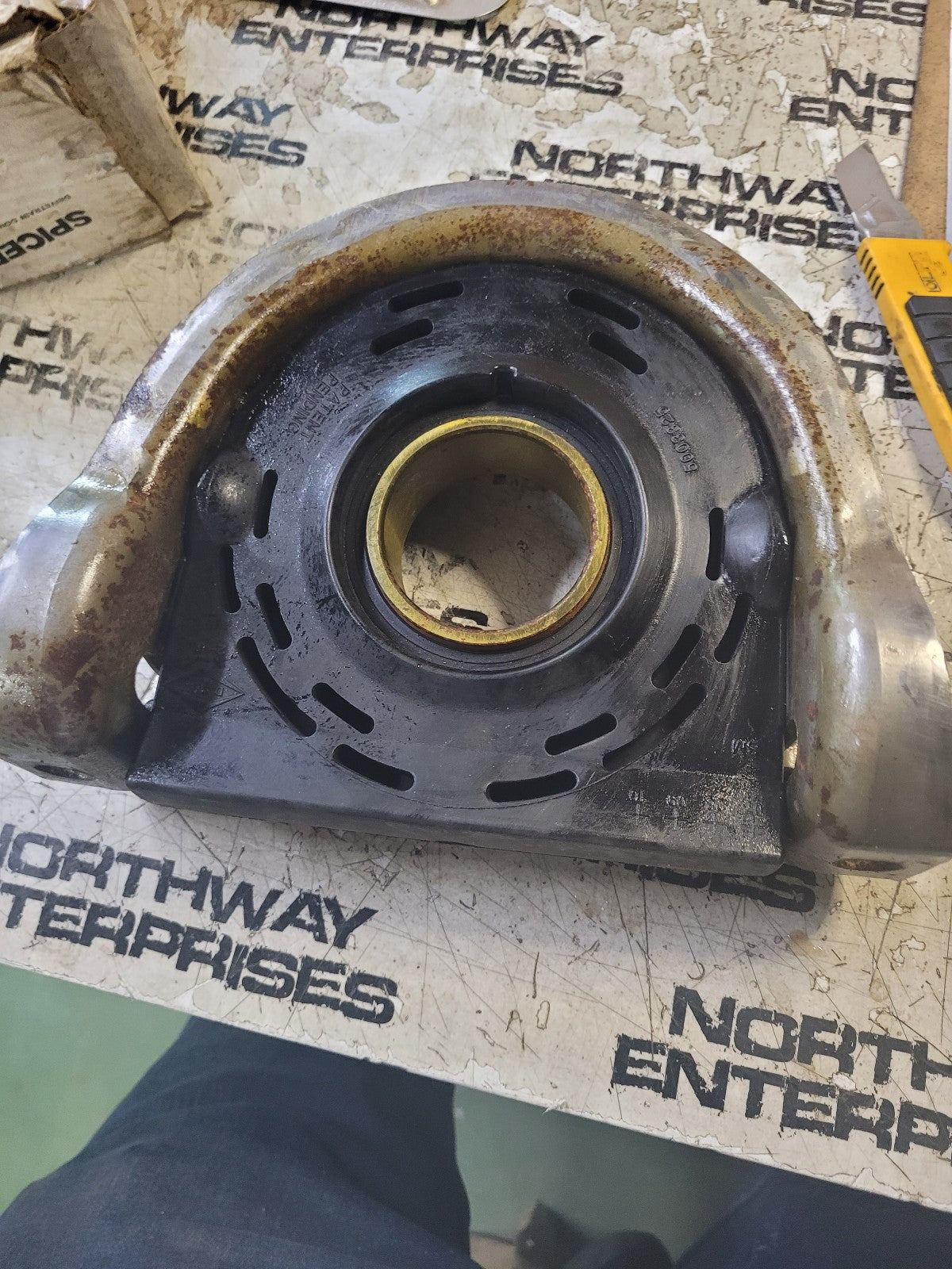 Spicer 5003323 replaced by 10094142  Driveshaft Center Bearing 1810 Series