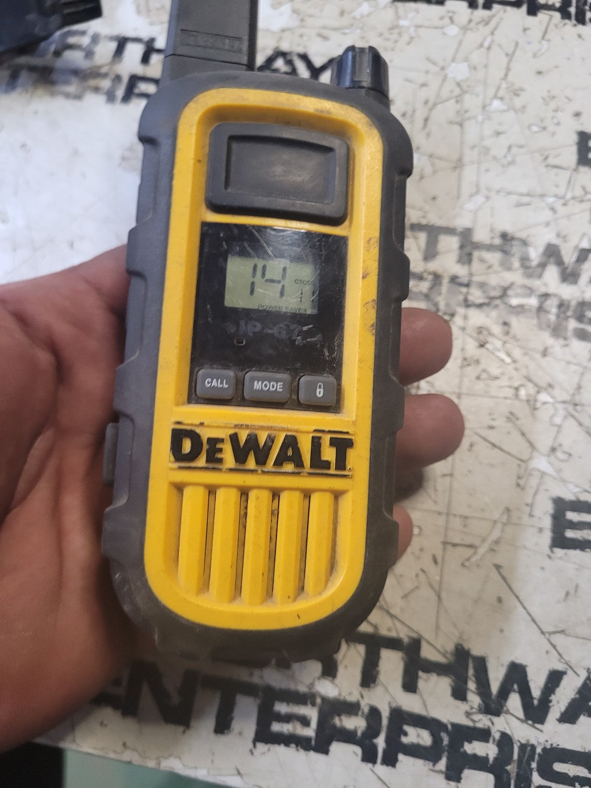 LOT OF 5 DEWALT 2 WAY RADIOS DXFHJJ