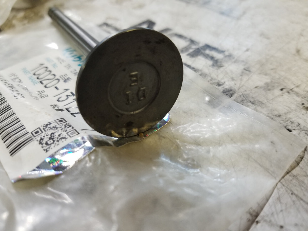 1C020-13122 Kubota Exhaust Valve
