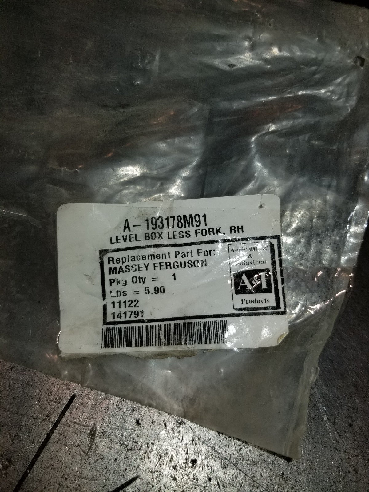 A&I Massey Ferguson Level Box w/o Fork 193178m91 A193178M91