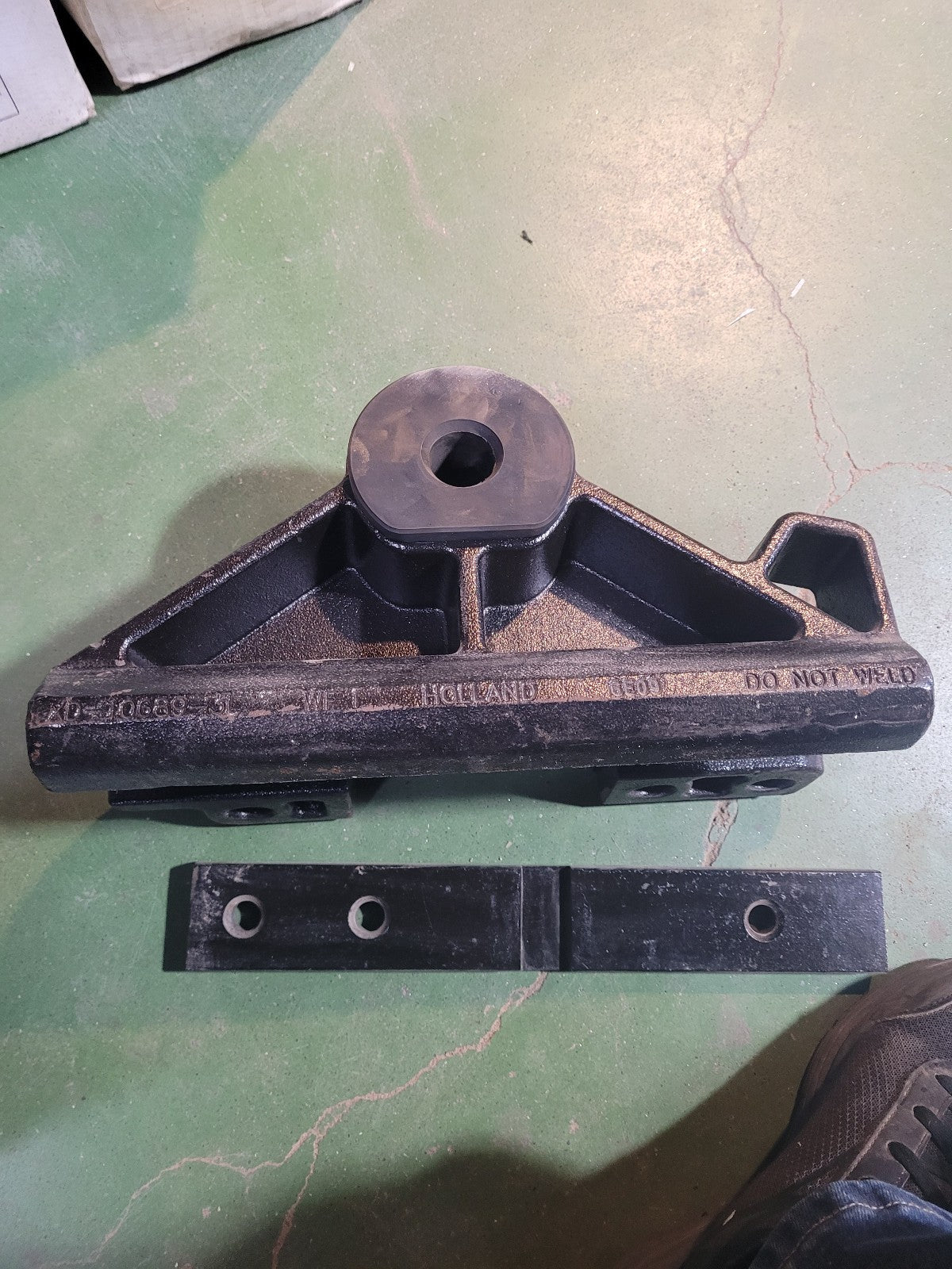 SAF Holland RK-10689-3L 9" ILS Fifth Wheel Bracket Replacement Kit