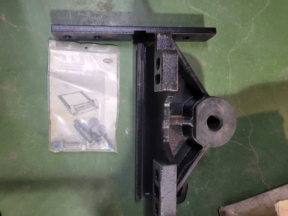 SAF Holland RK-10689-3R 9" ILS Fifth Wheel Bracket Replacement Kit
