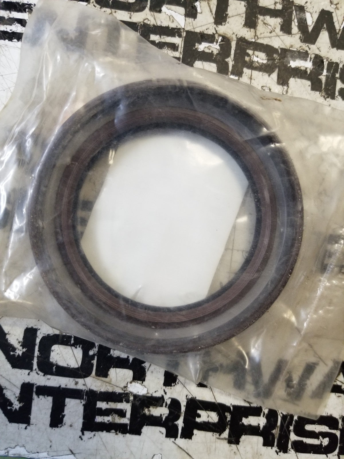 ISUZU 1-09625438-0 CRANKSHAFT OIL SEAL