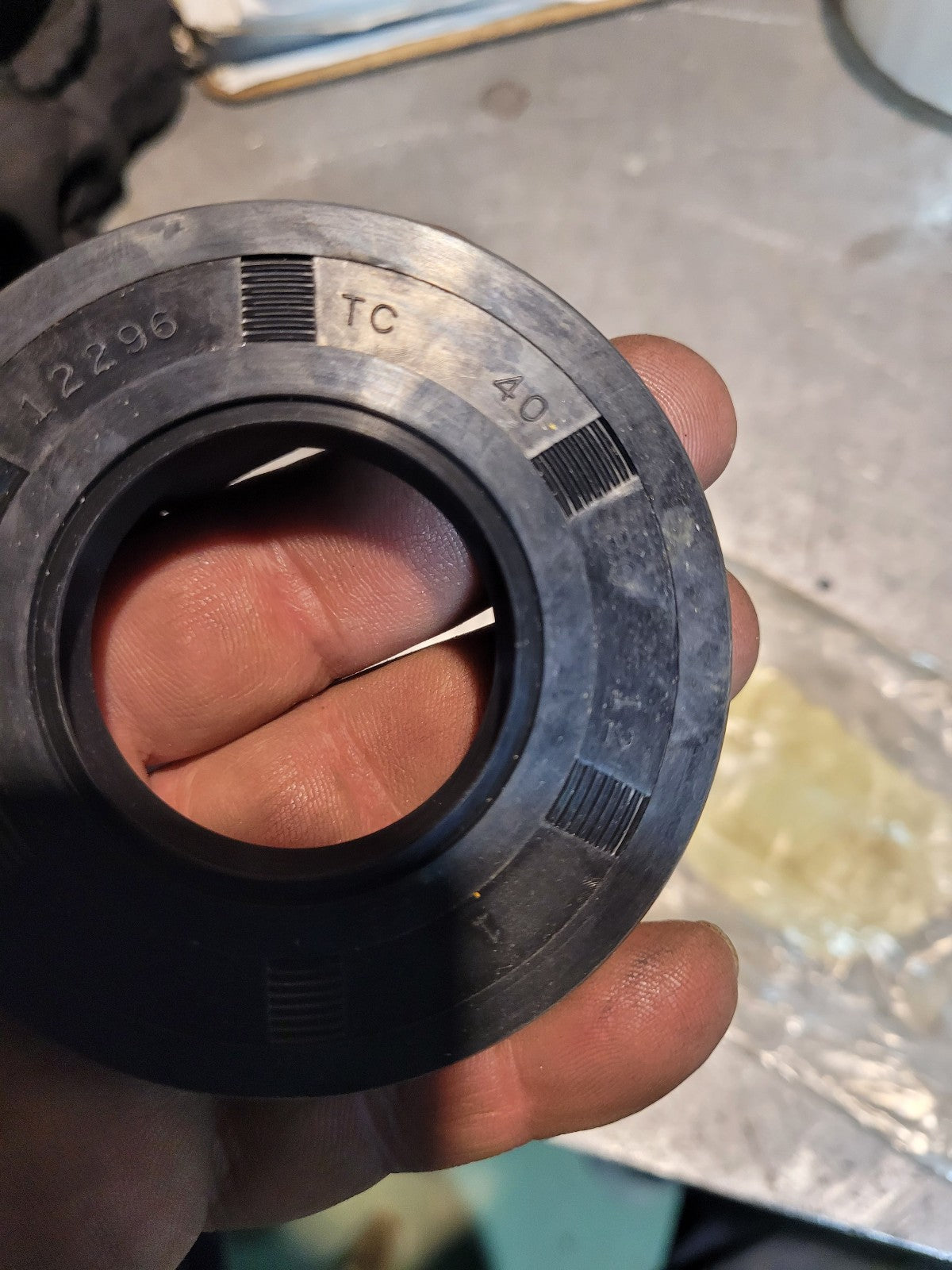 FL5222 12296 TC 40 TRACKLESS DOUBLE LIP SEAL