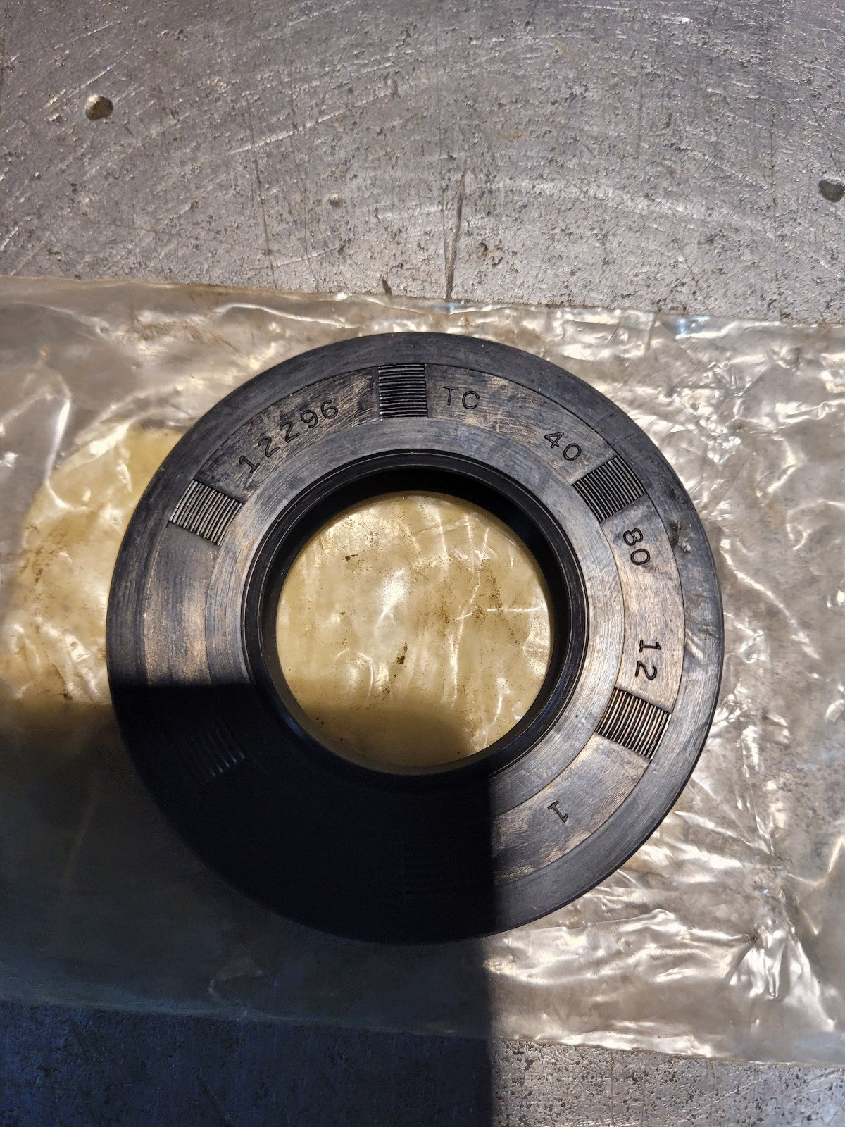 FL5222 12296 TC 40 TRACKLESS DOUBLE LIP SEAL