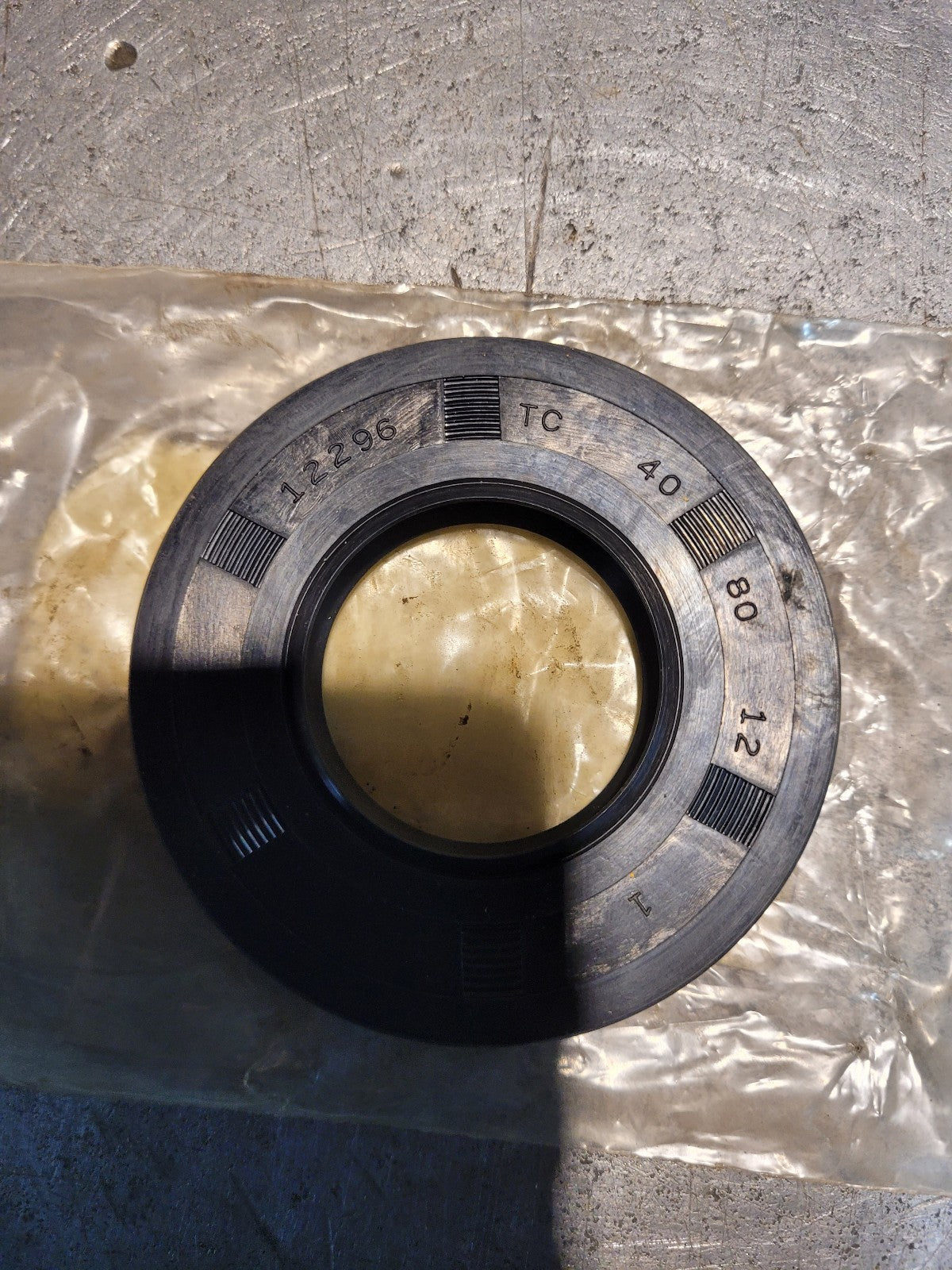 FL5222 12296 TC 40 TRACKLESS DOUBLE LIP SEAL