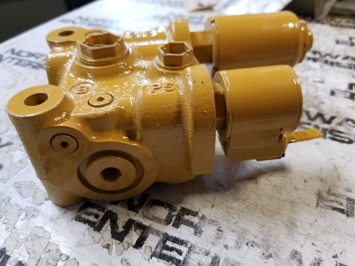 CATERPILLAR OEM 361-2239 Secondary Brake Control Valve 3612239 damaged plug