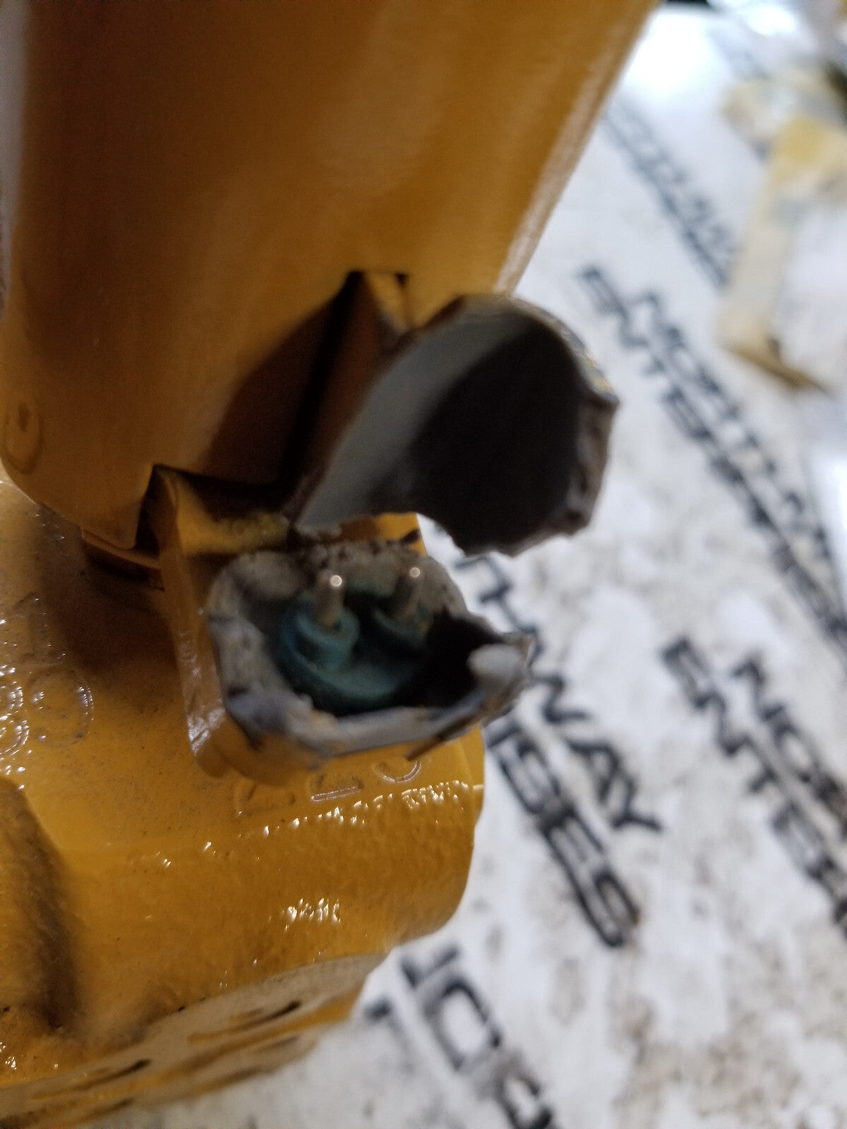 CATERPILLAR OEM 361-2239 Secondary Brake Control Valve 3612239 damaged plug