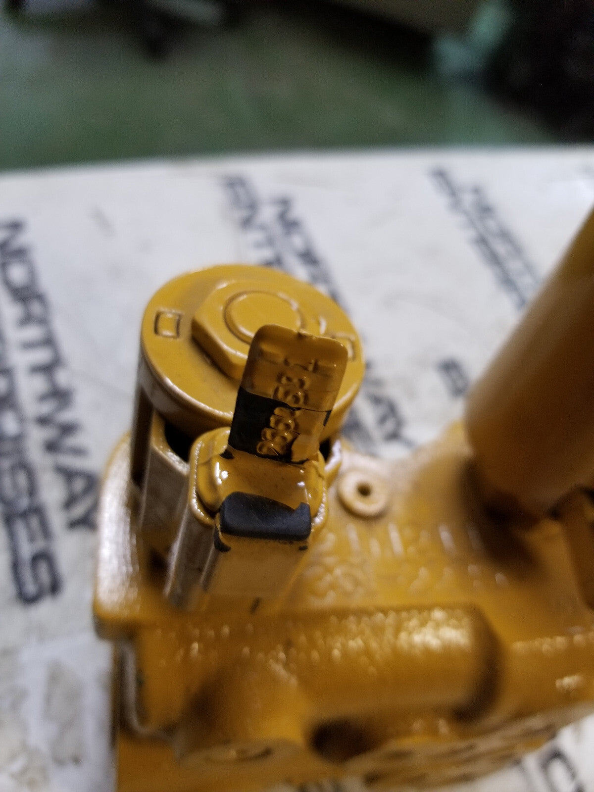 CATERPILLAR OEM 361-2239 Secondary Brake Control Valve 3612239 damaged plug