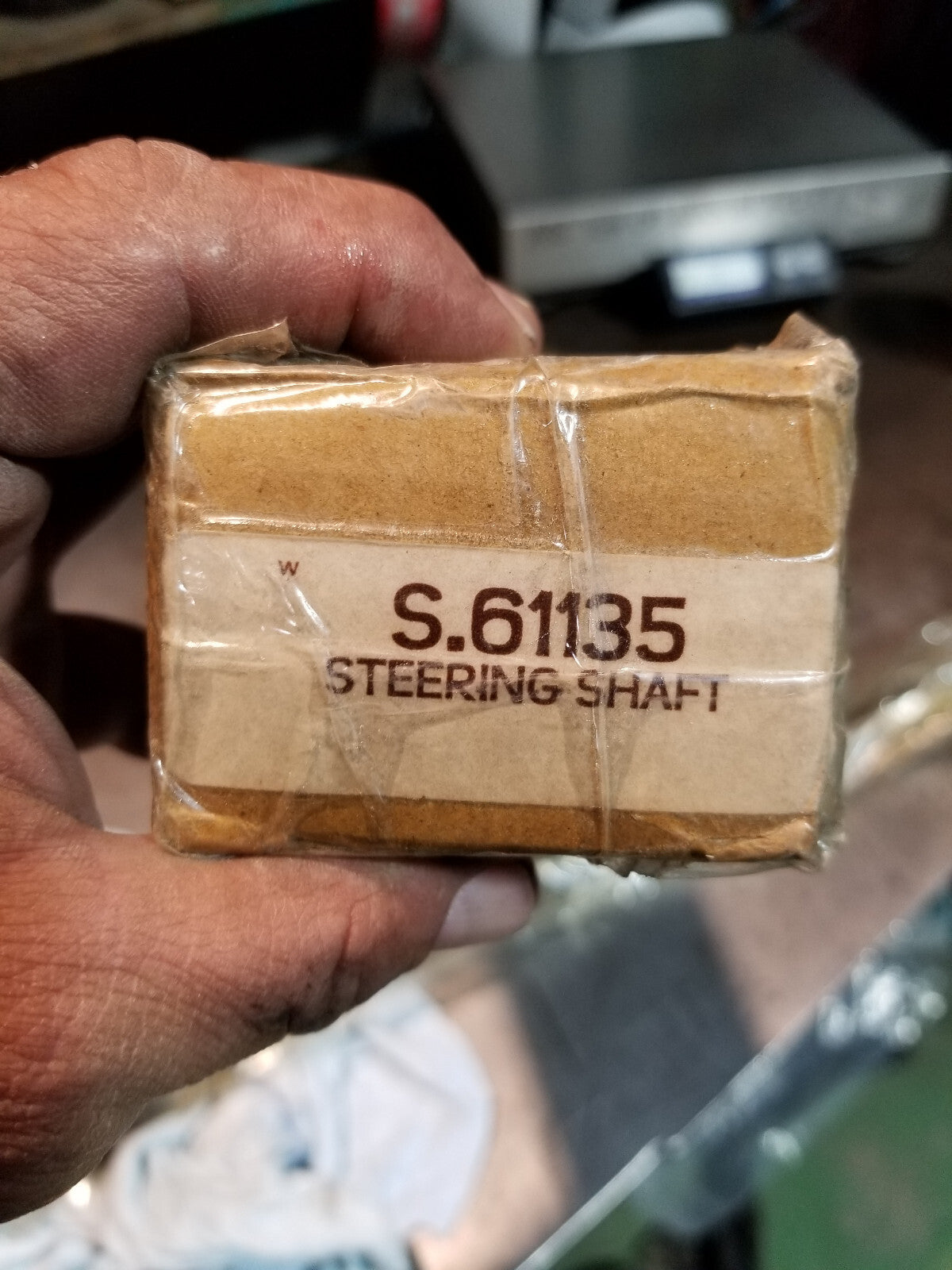 1031344M91 - Steering Shaft & Nut, 22 3/8 Inch S.61135