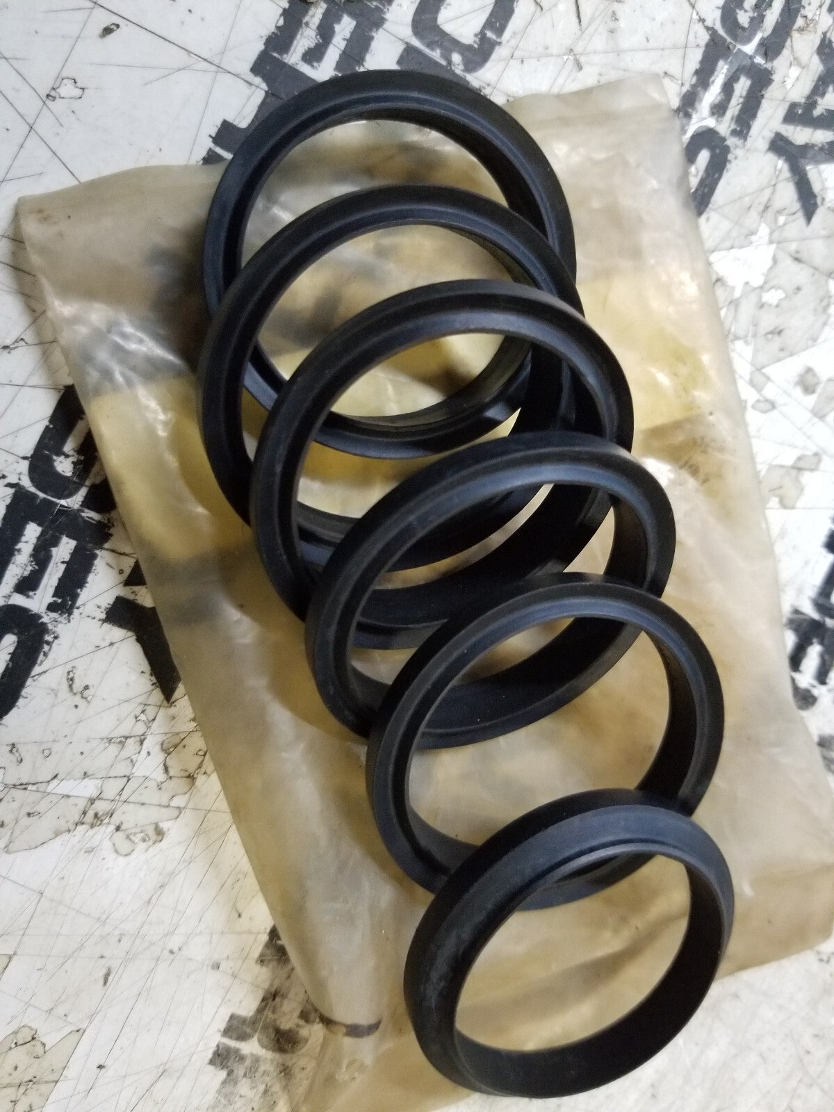 234897 LOT OF 6 SEALS WIPER SEAL HYSTER