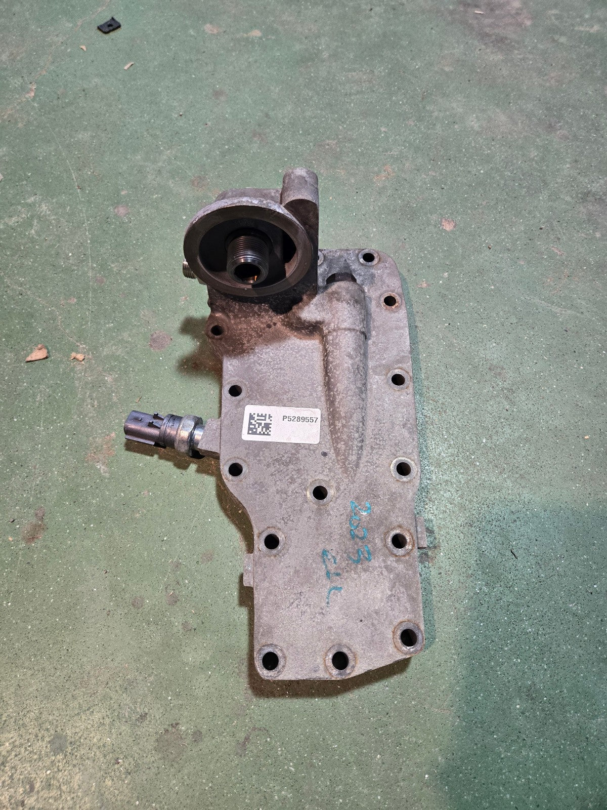 5289577 6.7L CUMMINS ENGING OIL FILTER ADAPTER 5289555 68447593AA