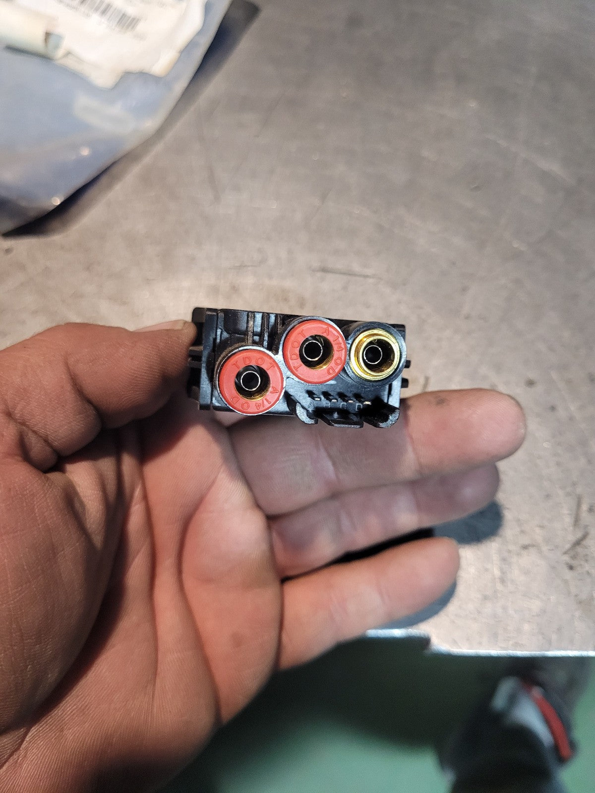 NEW G90-1132-002 VALVE-REAR AXLE DECLUTC / KW SUSPENSION Paccar