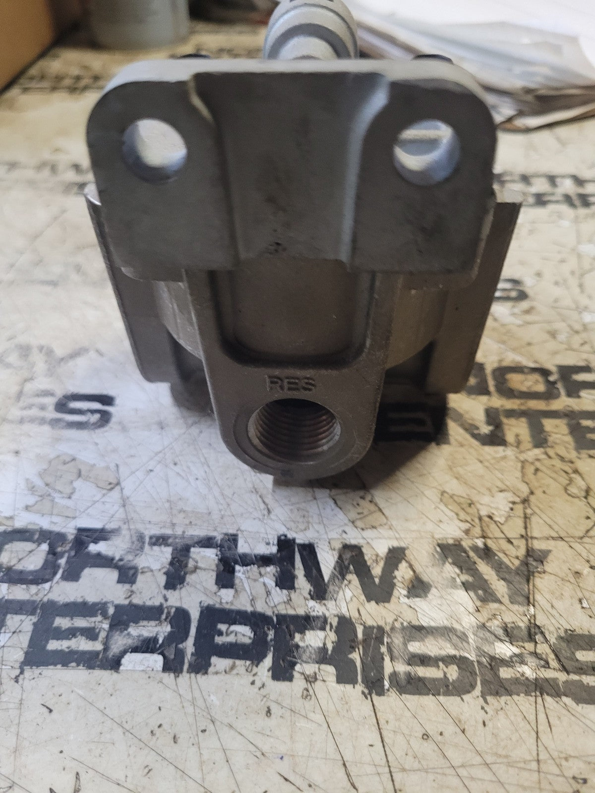 Haldex KN28520 Air Brake Relay Valve 1/2" Supply/Delivery Port, 1/4" Contol