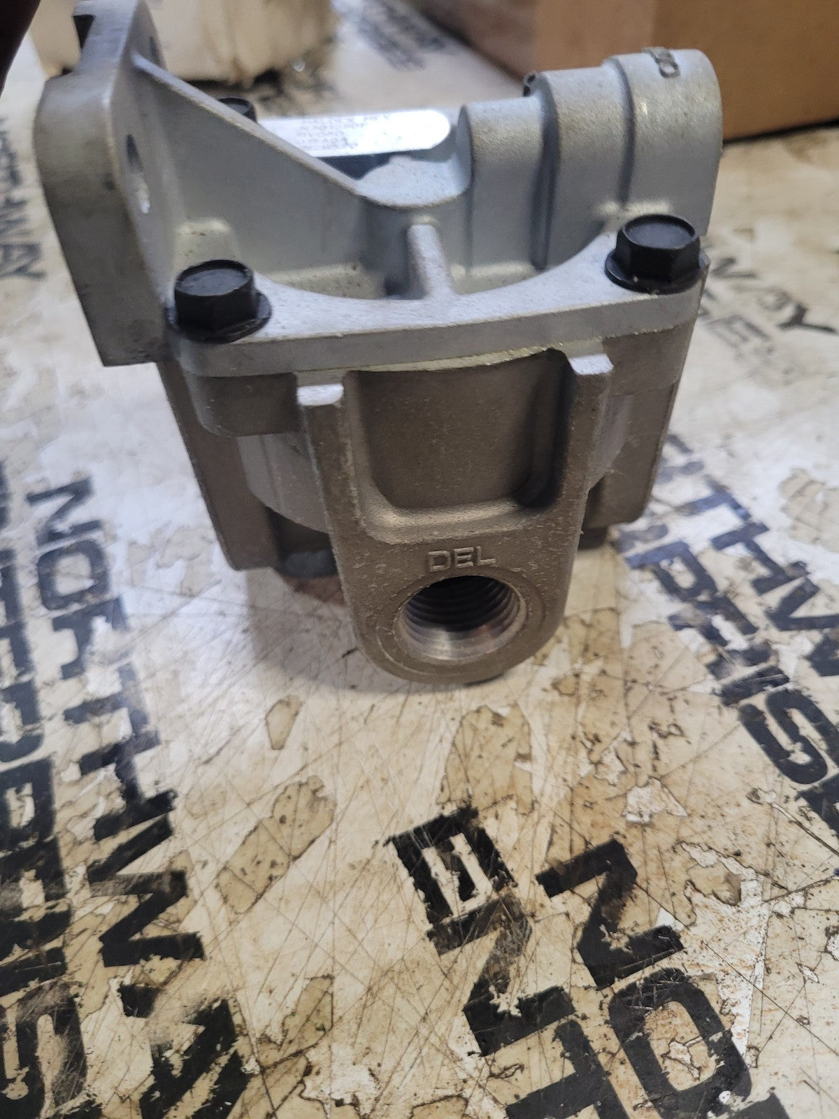 Haldex KN28520 Air Brake Relay Valve 1/2" Supply/Delivery Port, 1/4" Contol