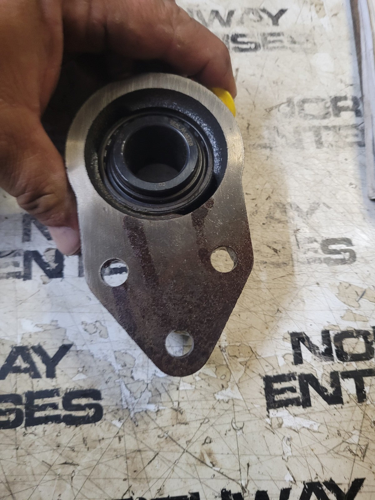 SealMaster Gold Line 1" Bore Flange Mount 3 Bolt Std Duty Set Screw FB-16C