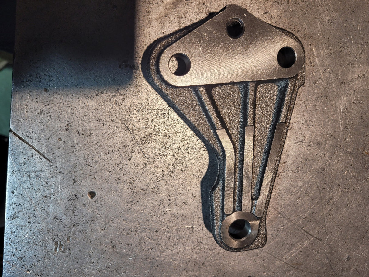 NEW GENUINE OEM Cummins Fuel Pump Support 3687065