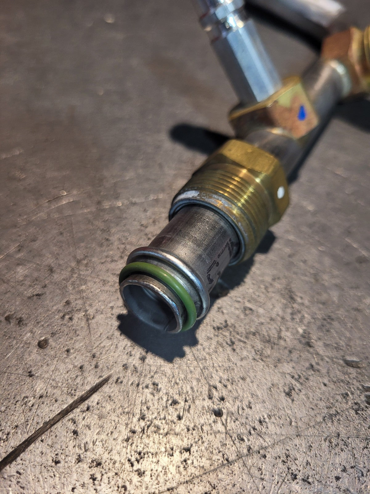 22-60491-000 FREIGHTLINER CHARGE TEE #10