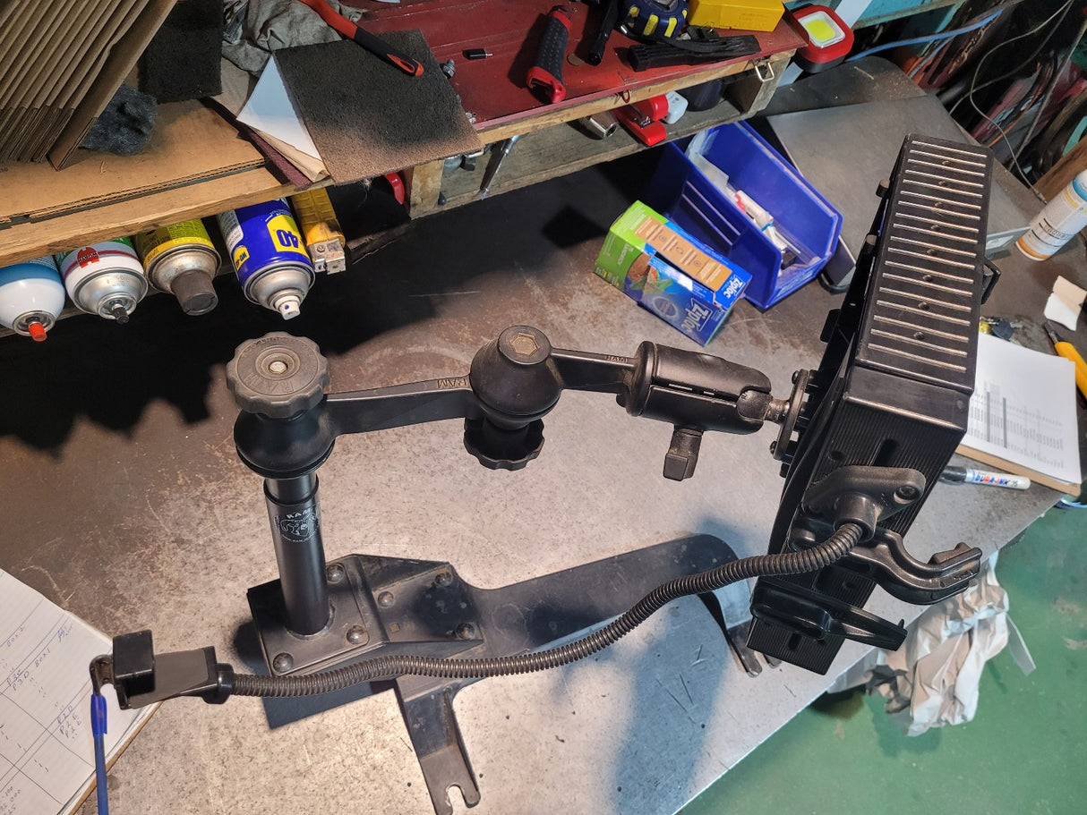 RAM MOUNT, LAPTOP MOUNT FOR 2001-2007 CLASSIC SILVERADO SIERRA