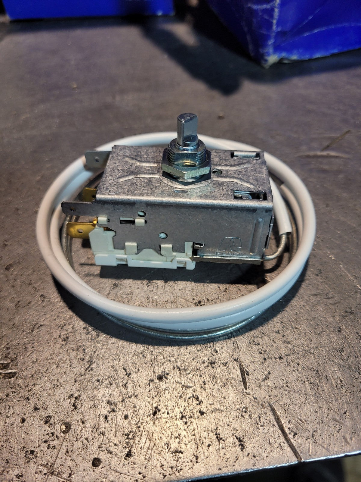 New VOE11104241 11104241 VOLVO THERMOSTAT TEMPERATURE SWITCH