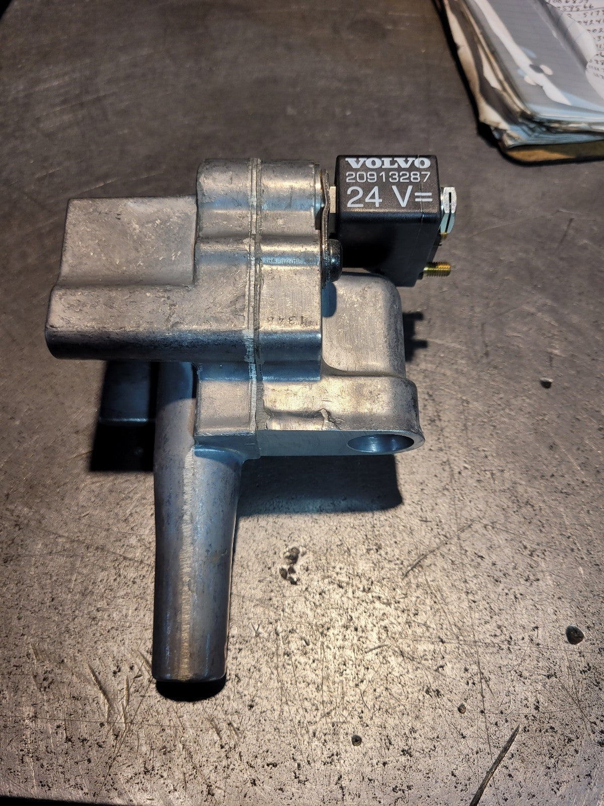 New GENUINE VOLVO VOE20556016 20556016 CONTROL VALVE