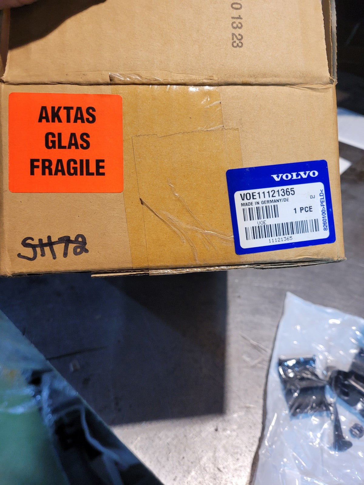 New GENUINE VOLVO VOE11121365 11121365 MIRROR