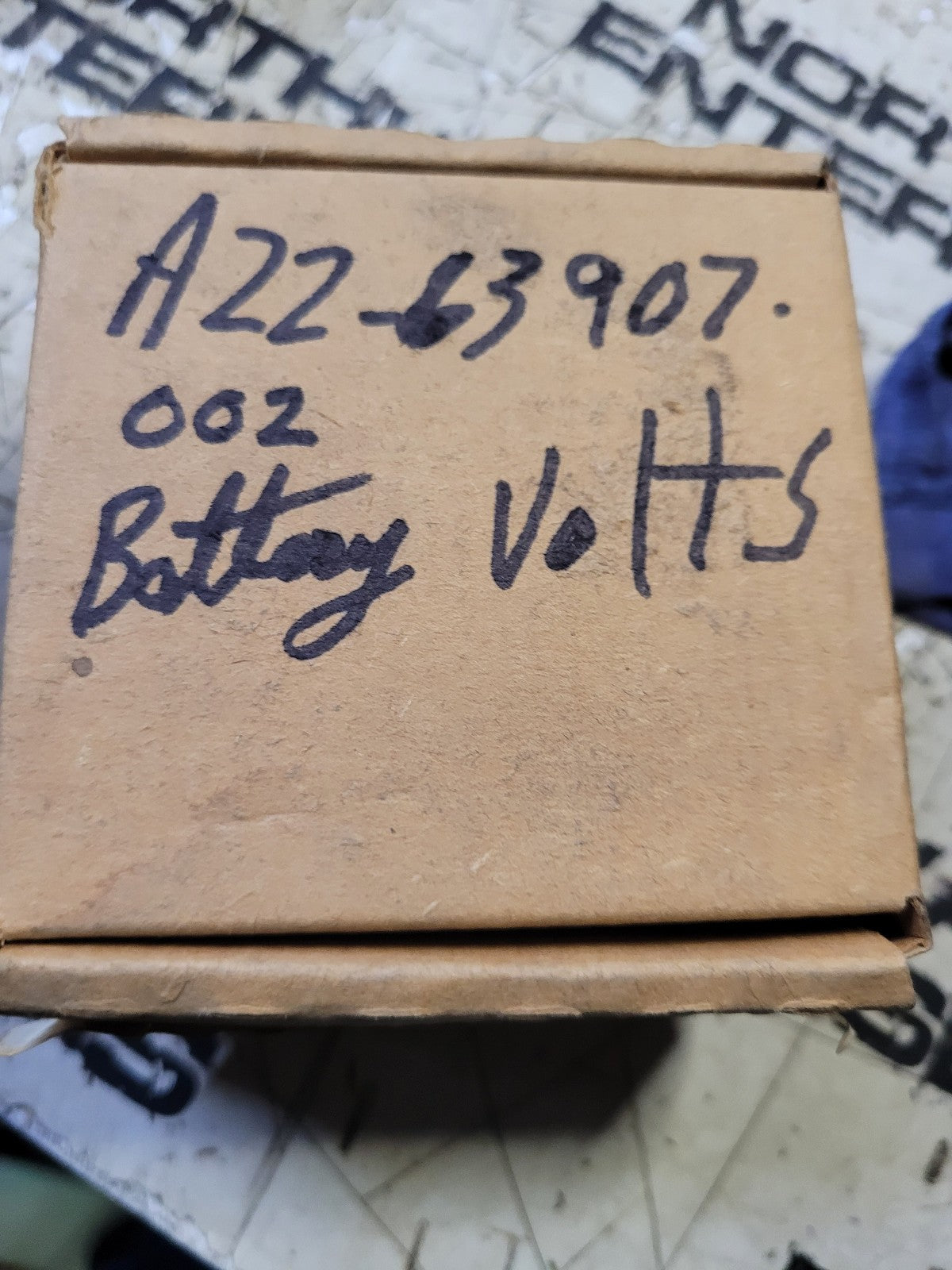 A22-71449-002 Voltage Voltmeter Gauge 10-16 Volts