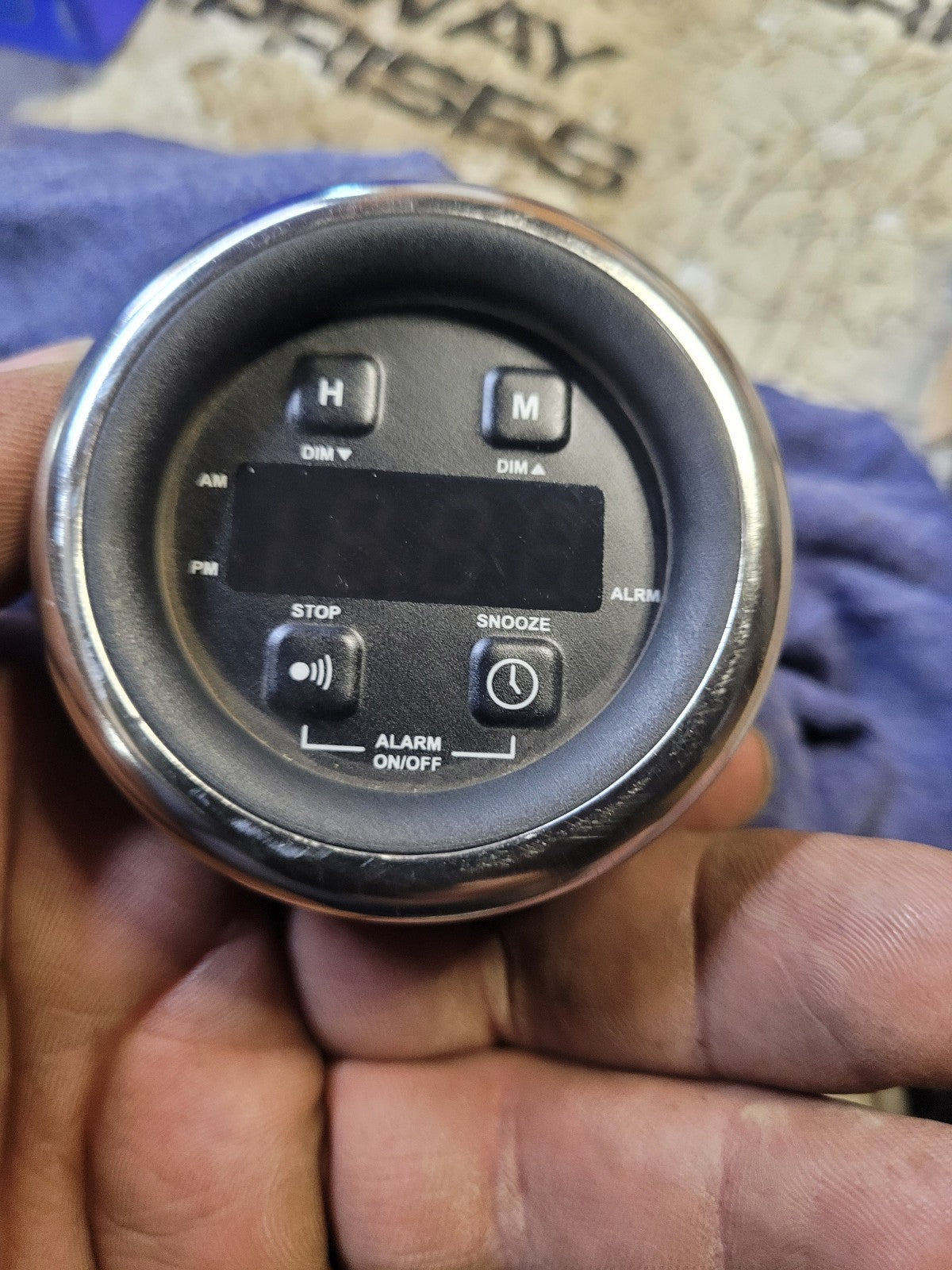 A06-77676-002 DIGITAL ALARM CLOCK