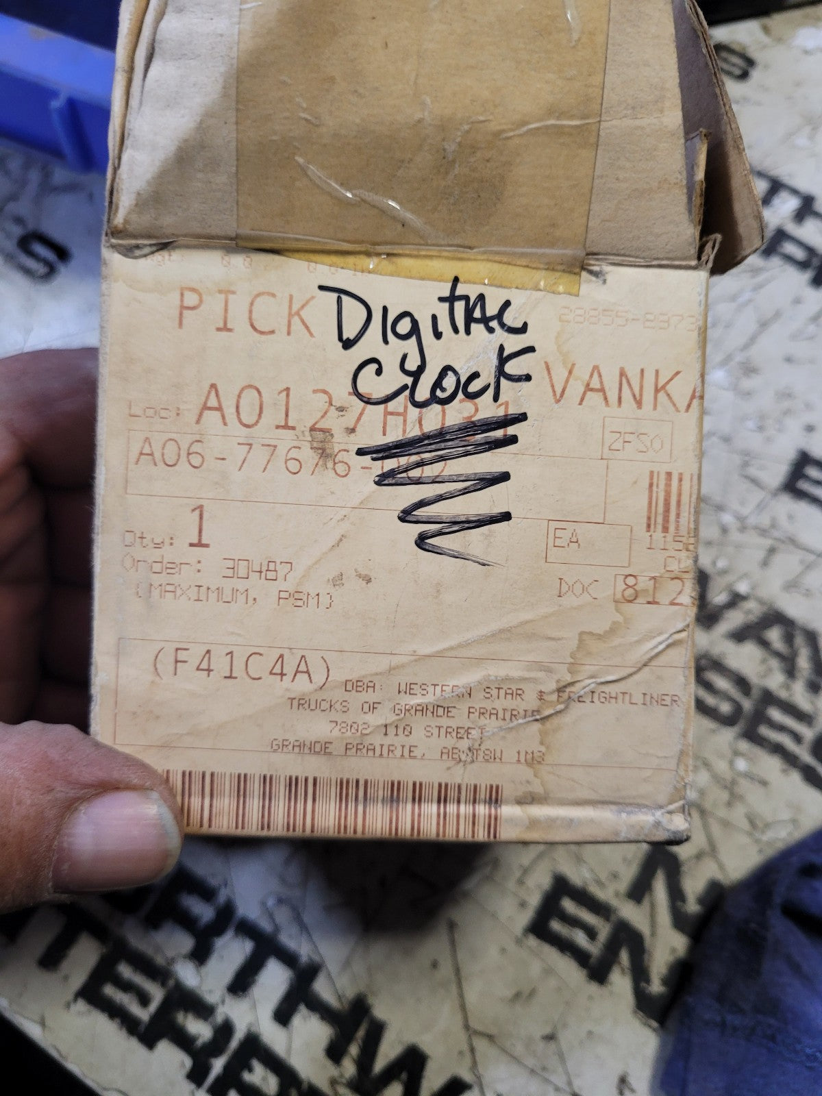 A06-77676-002 DIGITAL ALARM CLOCK