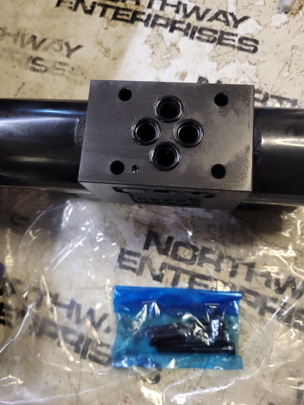 6H700-3 SG-01-3C2-D12-7090 – Dir Valve D03 3-Pos All Ports Block 12 VDC T-Box