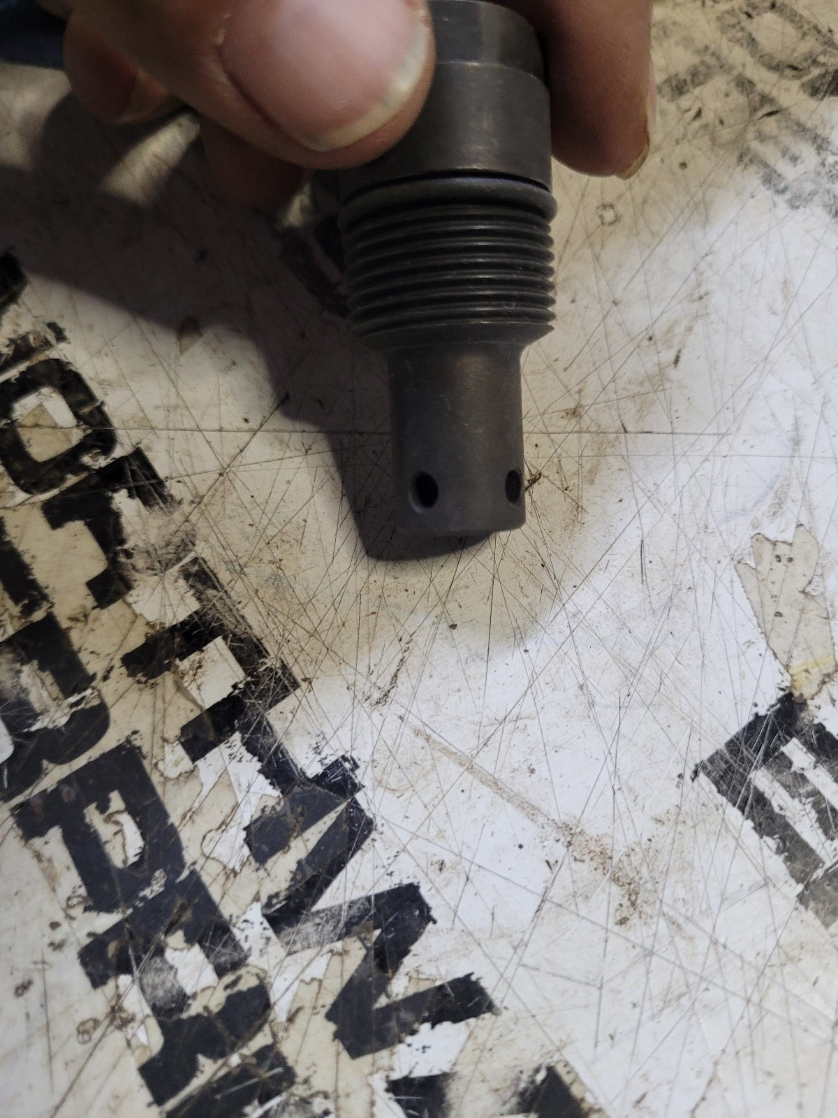 A0000912210  OEM DETROIT DDE F/PUMP VALVE