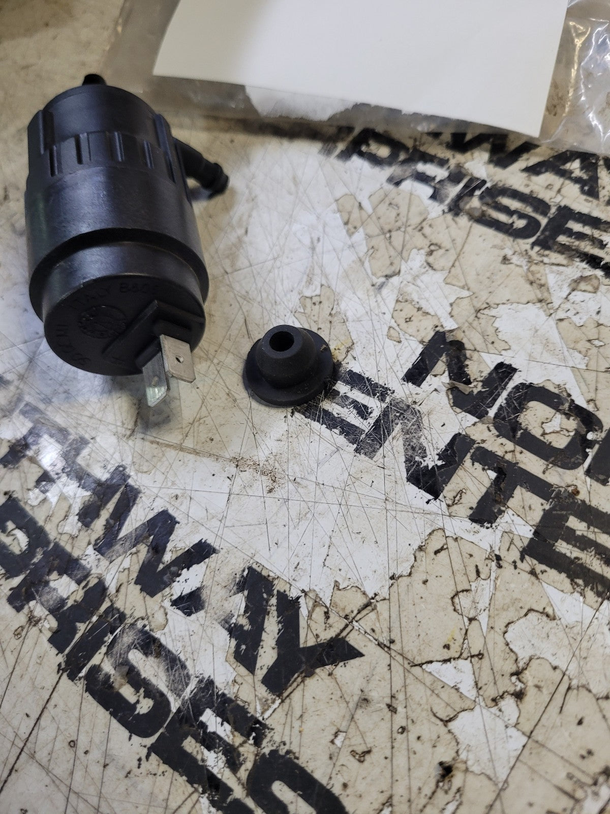 Windshield Washer Squirter Pump Compatible With PETERBILT 066011A 370 330 335 Se