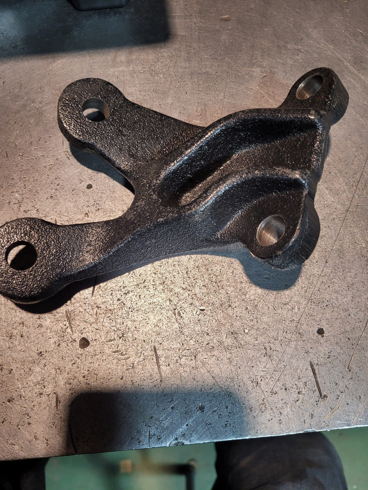 NEW 05-29742-001 RADIATOR SUPPORT BRACKET FREIGHTLINER