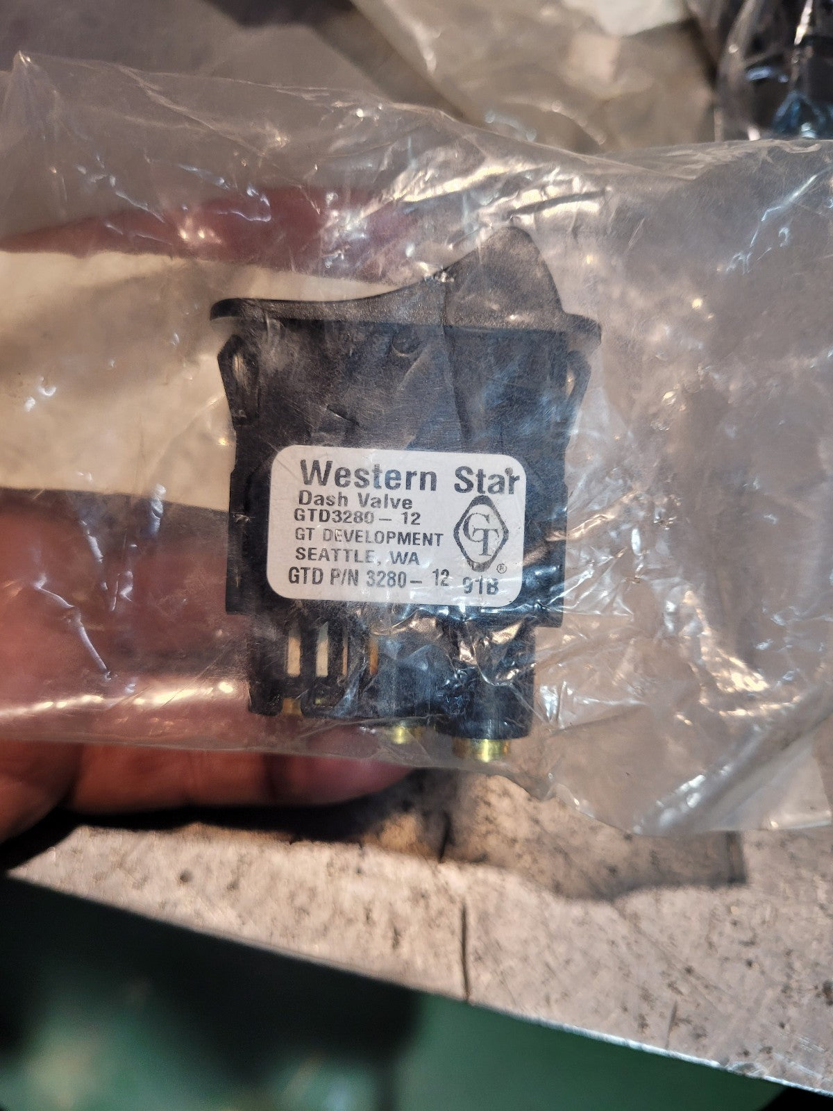NEW OEM GTD3280-12 Western Star Dash MTD Differential Lockout Air Control Valve