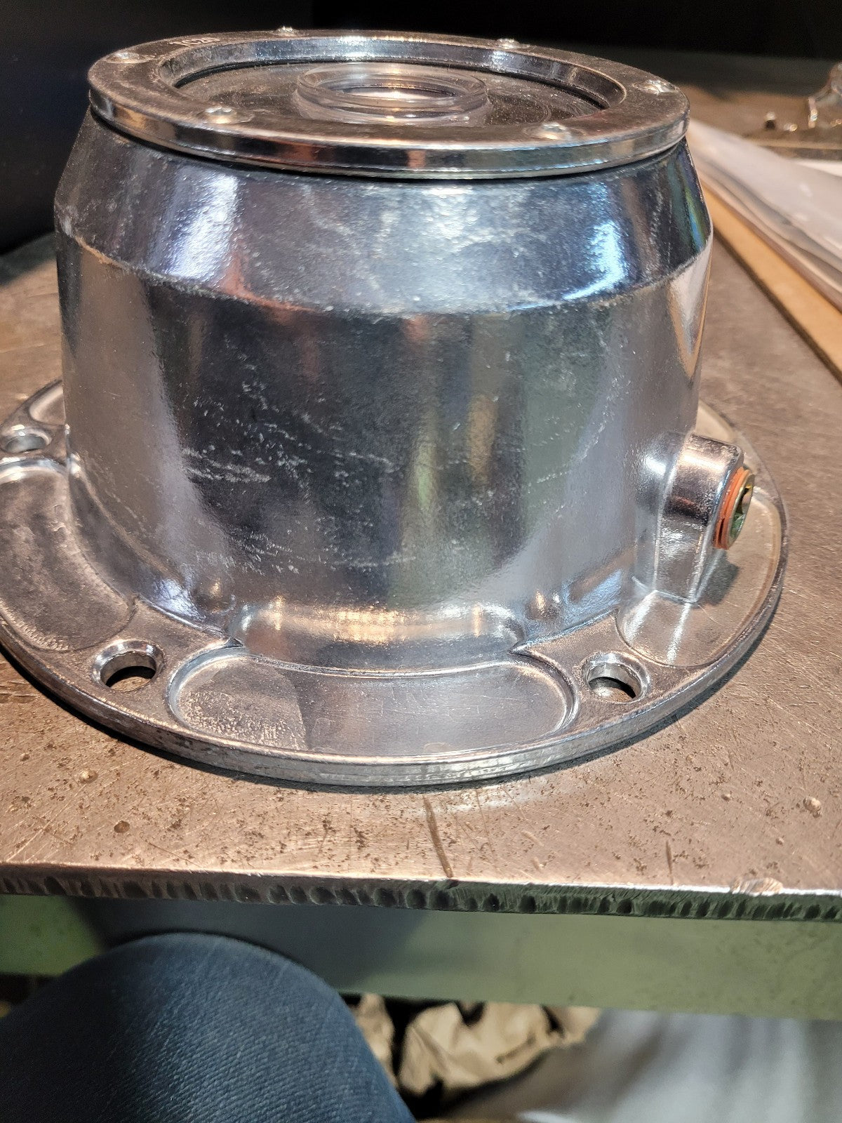 3-1560-038 HUBCAP WITH WINDOW W OIL FILL