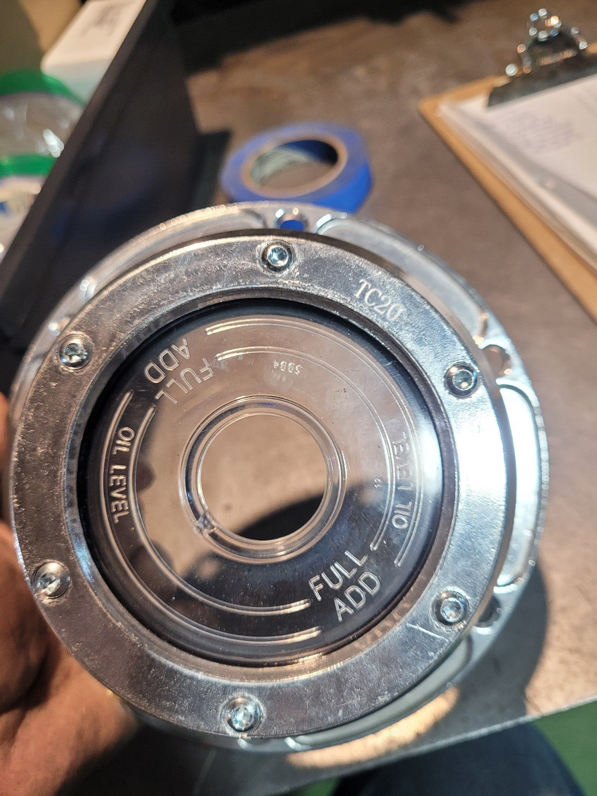 3-1560-038 HUBCAP WITH WINDOW W OIL FILL