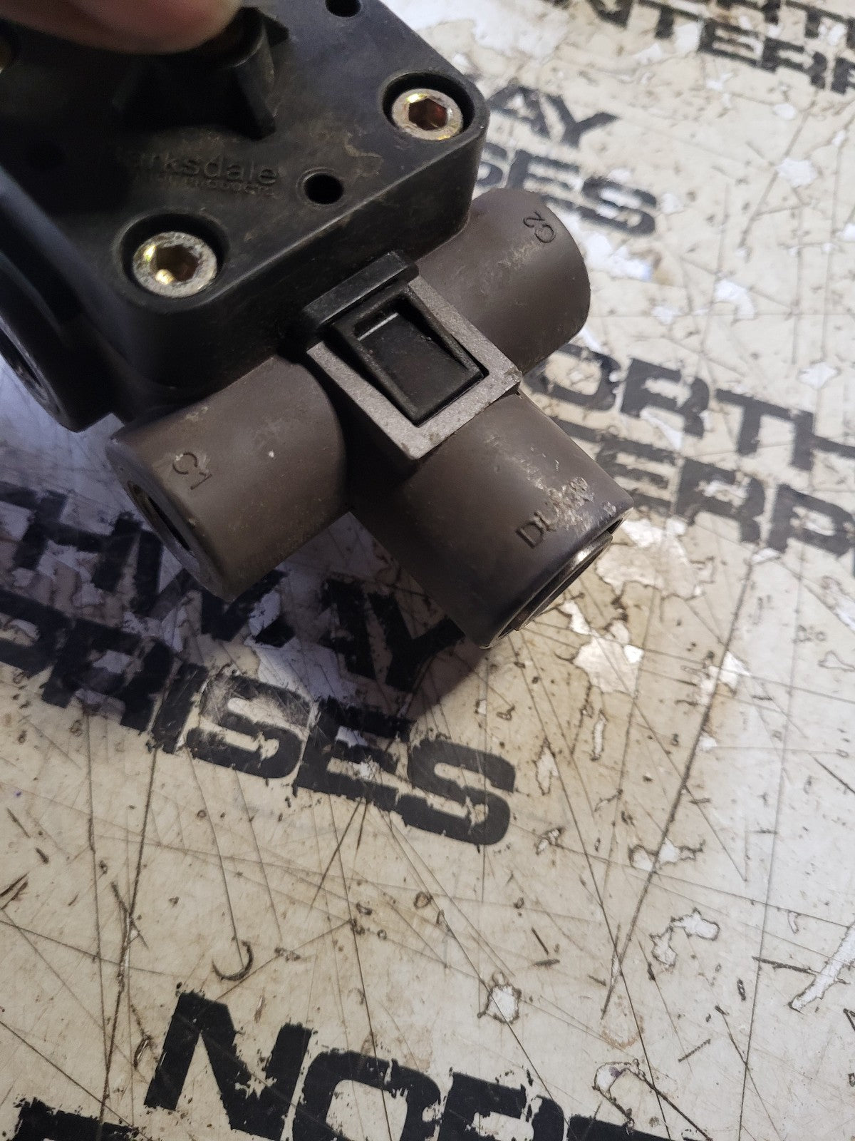 Hendrickson VS-228 Trailer Height Control Valve with Dump Valve