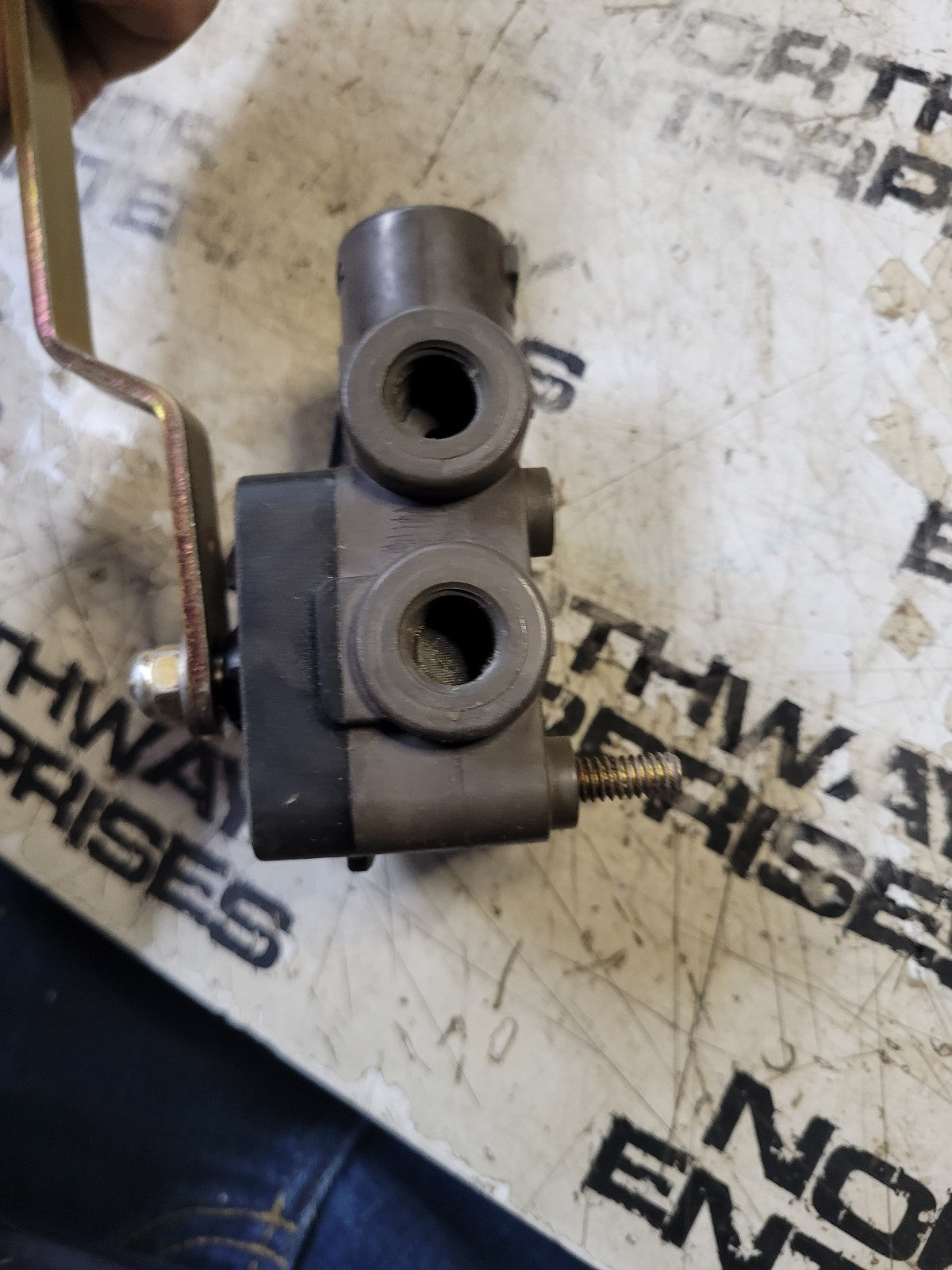 Hendrickson VS-228 Trailer Height Control Valve with Dump Valve