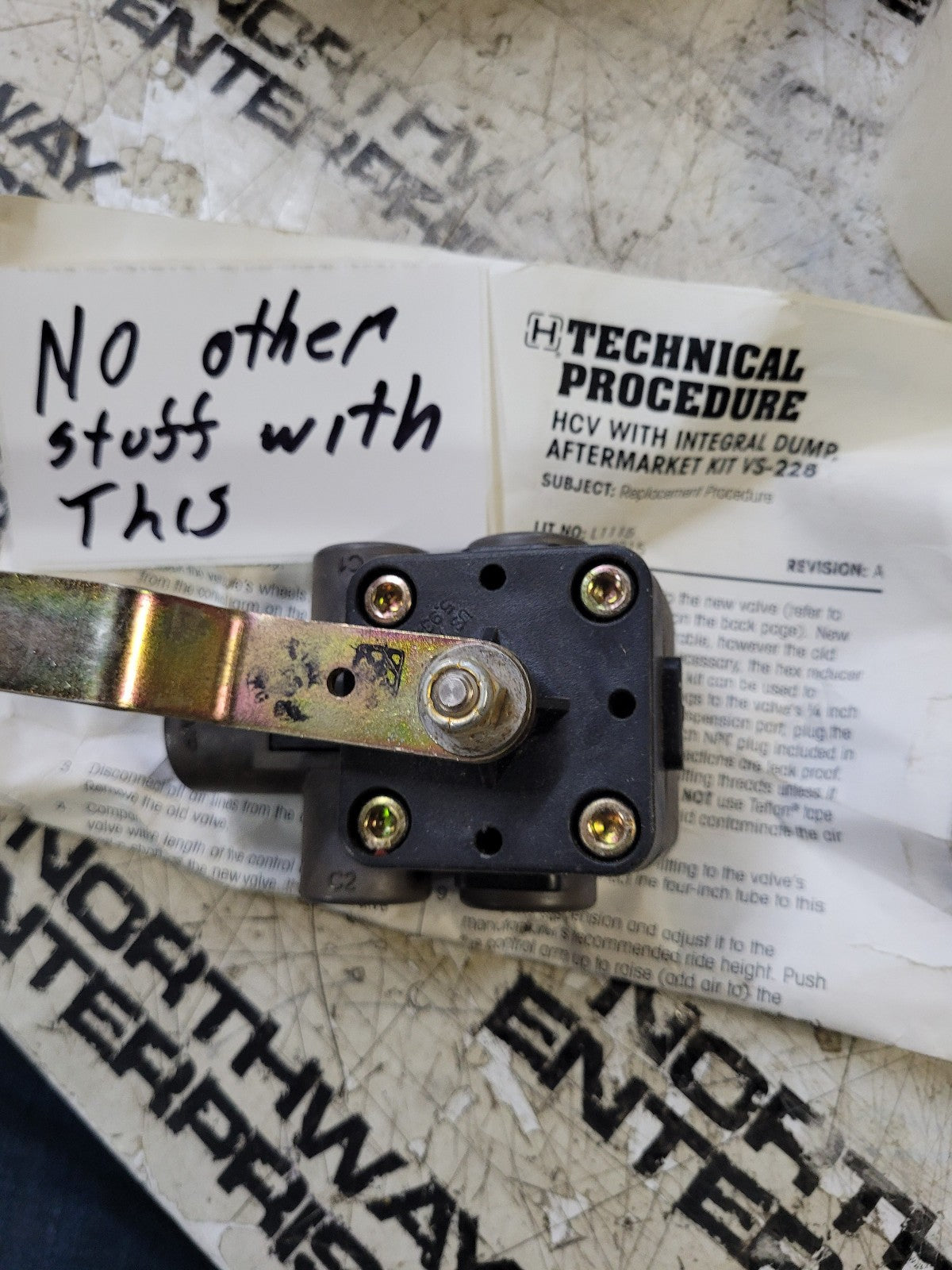 Hendrickson VS-228 Trailer Height Control Valve with Dump Valve