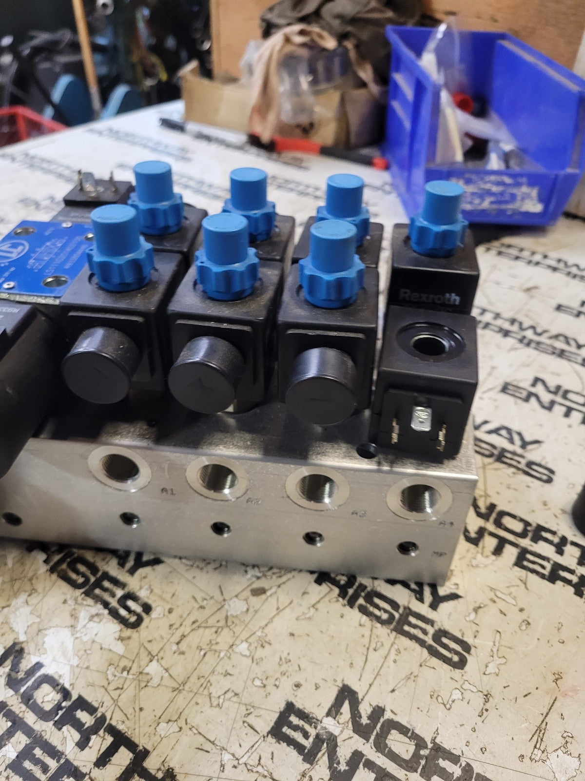 Rexroth R934002251 L5111G201AC0100 R933004446 CONTROL VALVE BANK