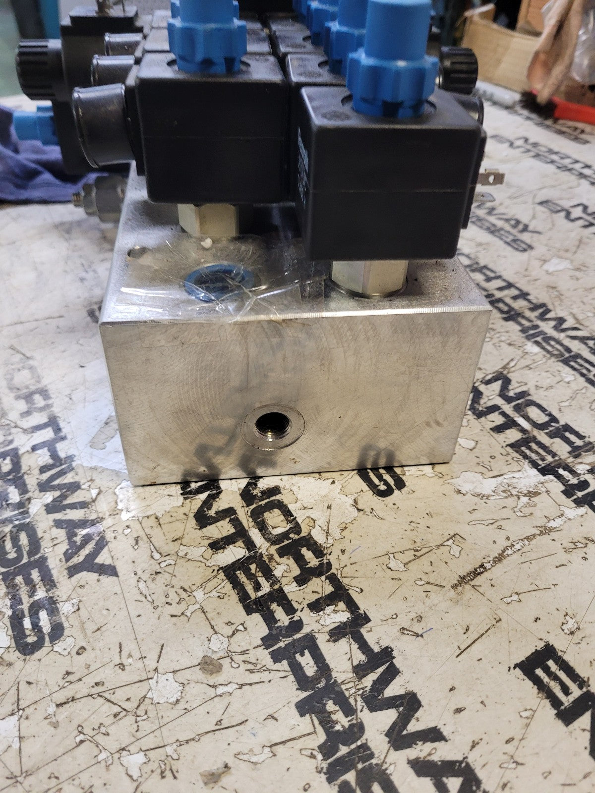 Rexroth R934002251 L5111G201AC0100 R933004446 CONTROL VALVE BANK